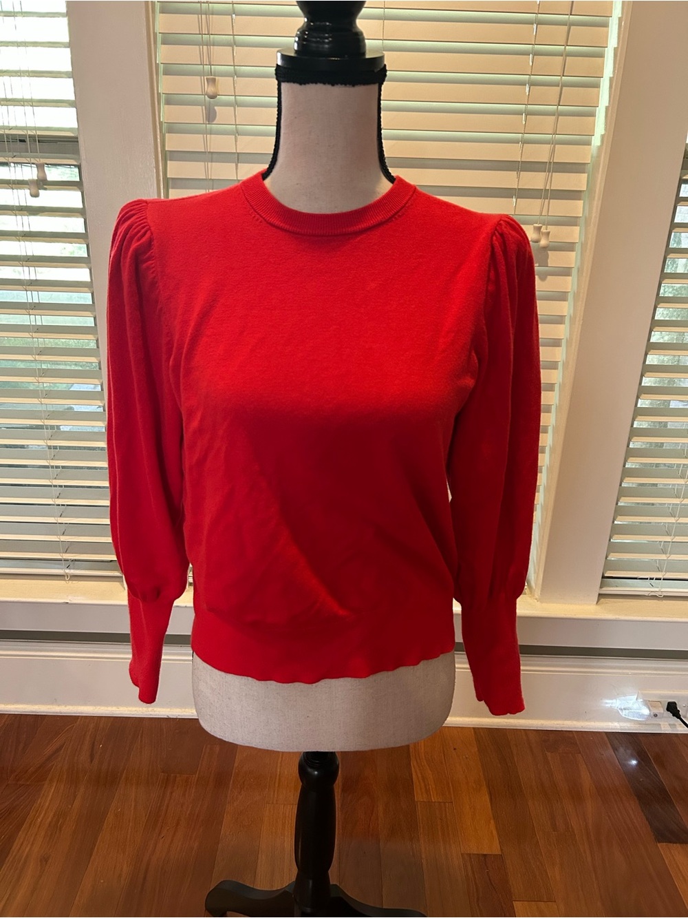 The Drop Puff-Sleeve Crewneck Sweater in Red size M